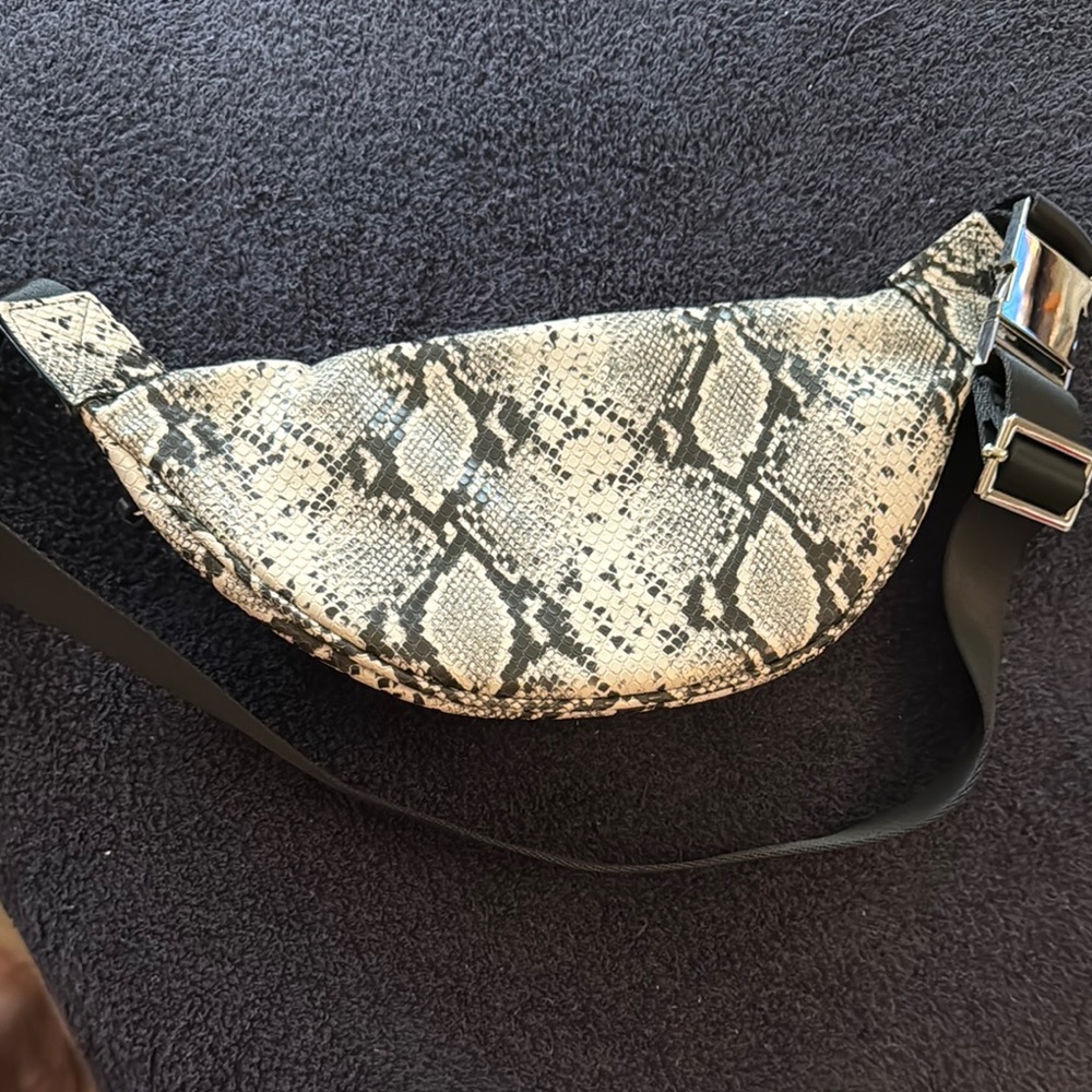 Chic Snakeskin Pattern Belt Bag - image 6
